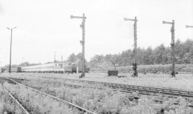"Pociąg z cysternami na cement na stacji Wolsztyn", 1984. Fot....